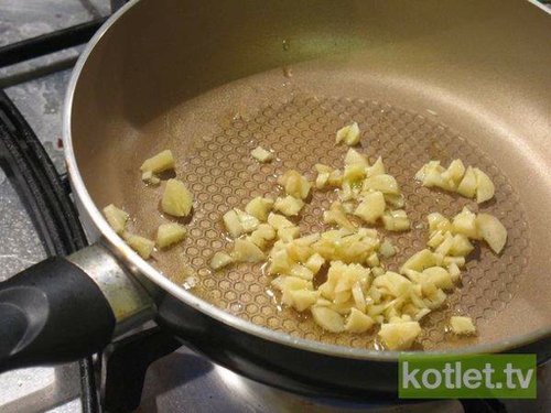 Przygotowanie zupy czosnkowej