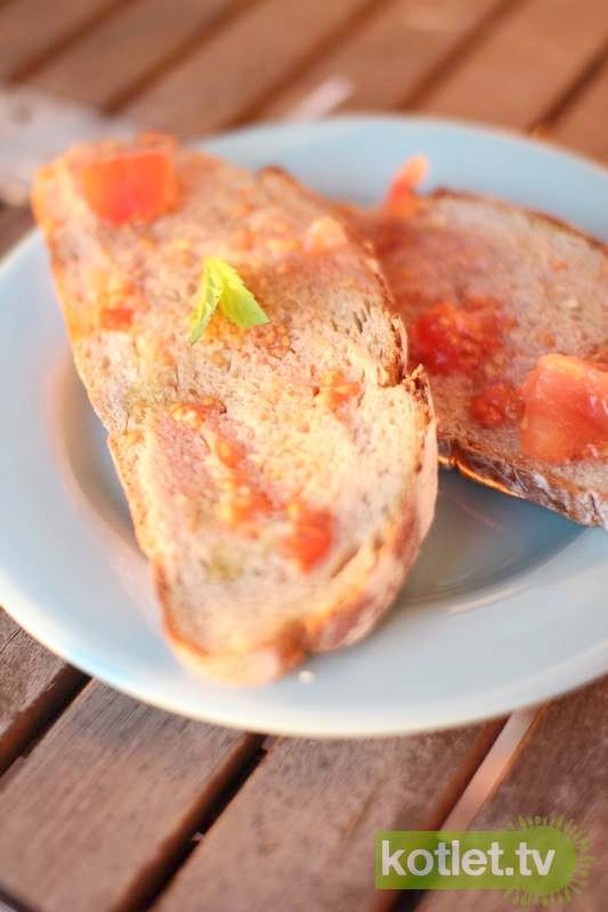 Chleb z pomidorami