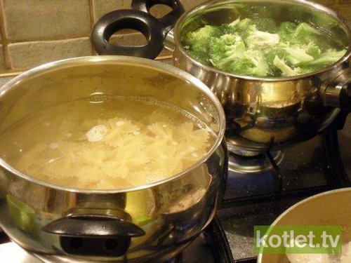 Jak zrobić makaron z brokułami