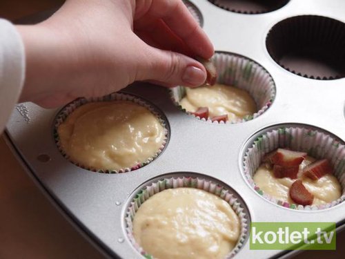 Jak zrobić muffinmki z rabarbarem
