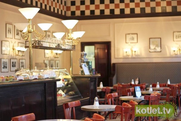 Kawiarnia Cafe Bristol, czyli legendarne miejsce na mapie Warszawy