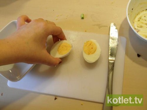Jajka faszerowane śledziem - przygotowanie