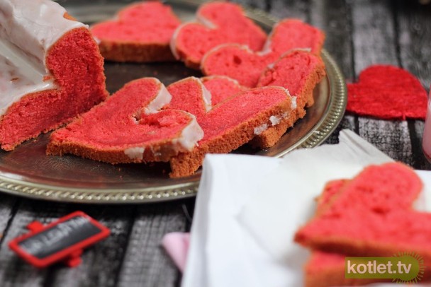 Ciasto serce to pomysł na Walentynki, ale nie tylko. Można je zrobić również w formie keksowej i fajnie udekorować