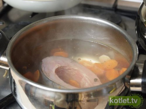 Przygotowanie zupy z karpia