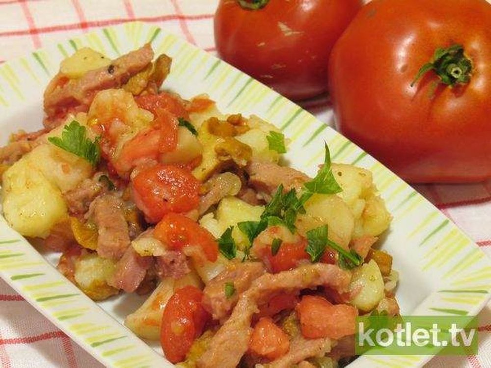 Sałatka ziemniaczana z kurkami i pomidorami