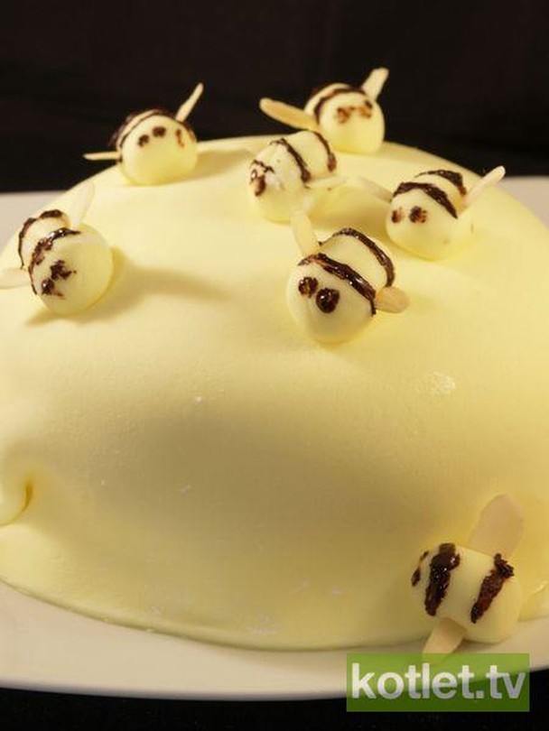 Cytrynowy tort pszczółka