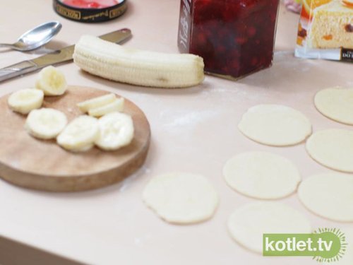 Przygotowanie ciasteczek z bananami