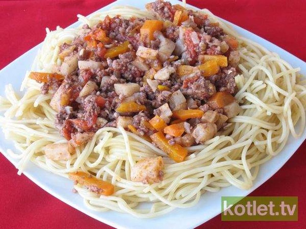 Spaghetti z mięsem mielonym