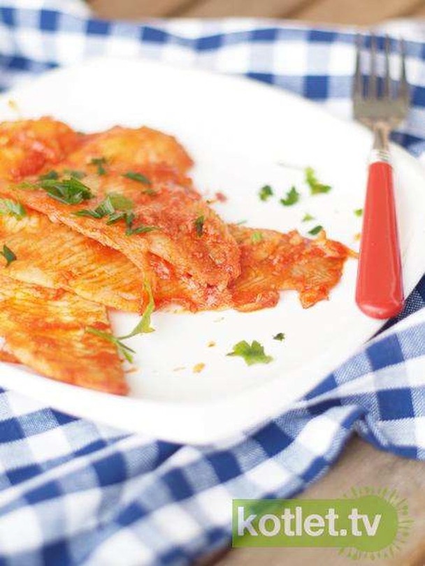 Ryba z grilla w sosie pomidorowym