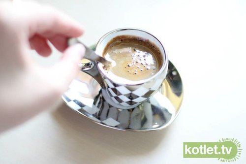 Parzenie kawy na tiramisu