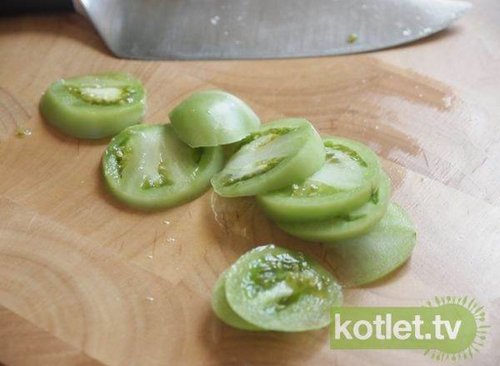 Smażone zielone pomidory przygotowanie
